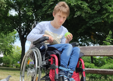 Yuniya żyje tylko dzięki rehabilitacji i stałemu leczeniu. Rodzina prosi o wsparcie finansowe.