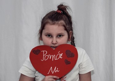 8-letnia Liliana walczy z ultra rzadką chorobą, która niszczy jej stawy i mięśnie.