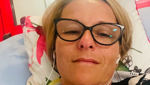 Anna ma raka. Potrzebuje specjalistycznego sprzętu medycznego.